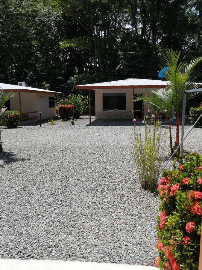 Puerto Vargas Lodge Cahuita Esterno foto
